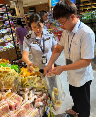 廣西興安縣市場監管局開展中秋月餅食品安全專項排查，保障節日期間食品銷售安全
